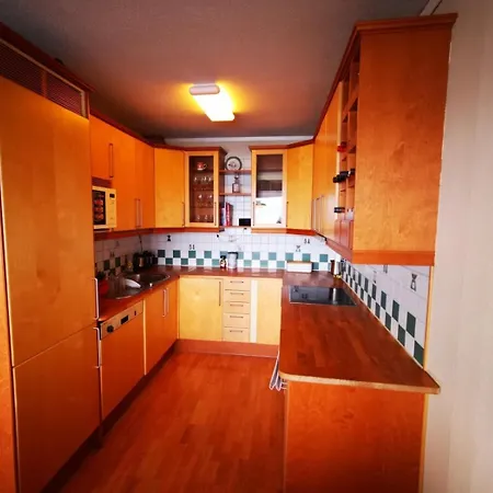 Private Room In Central Homestay Apartment With Ocean View Ålesund Exterior photo