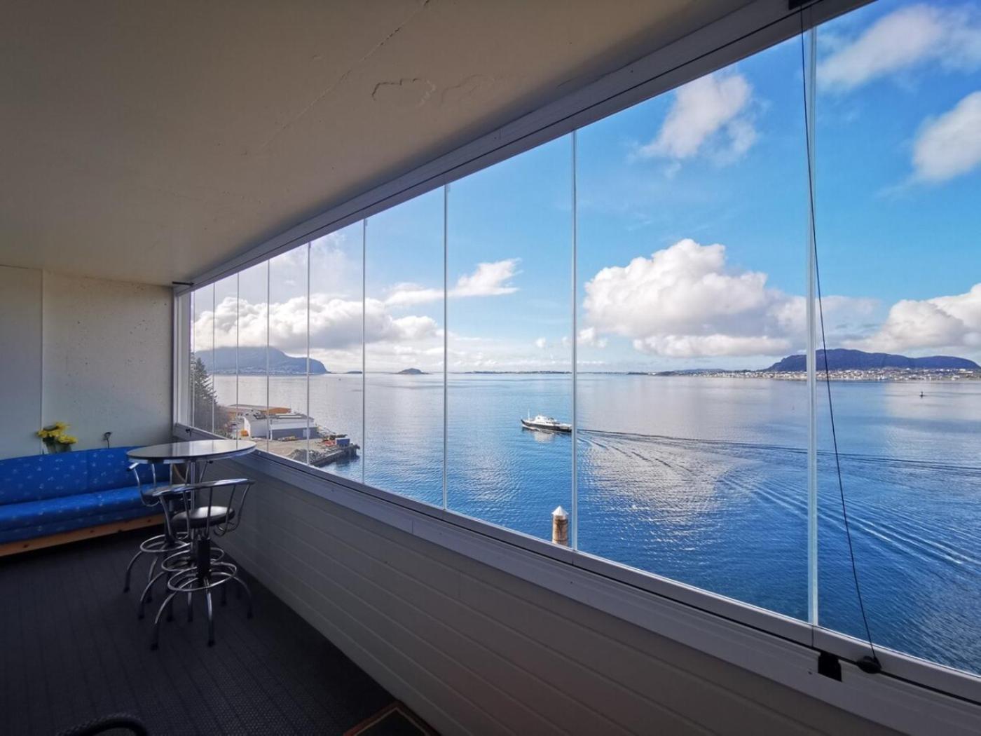 Private In With Ocean View * Ålesund